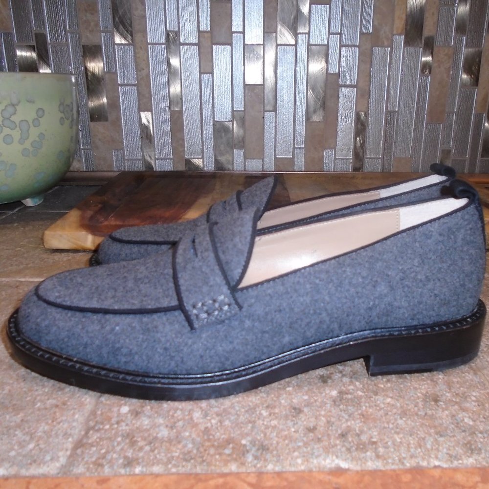 Slightly used Ann Taylor Gray Flannel Penny Loafers Sz 7M